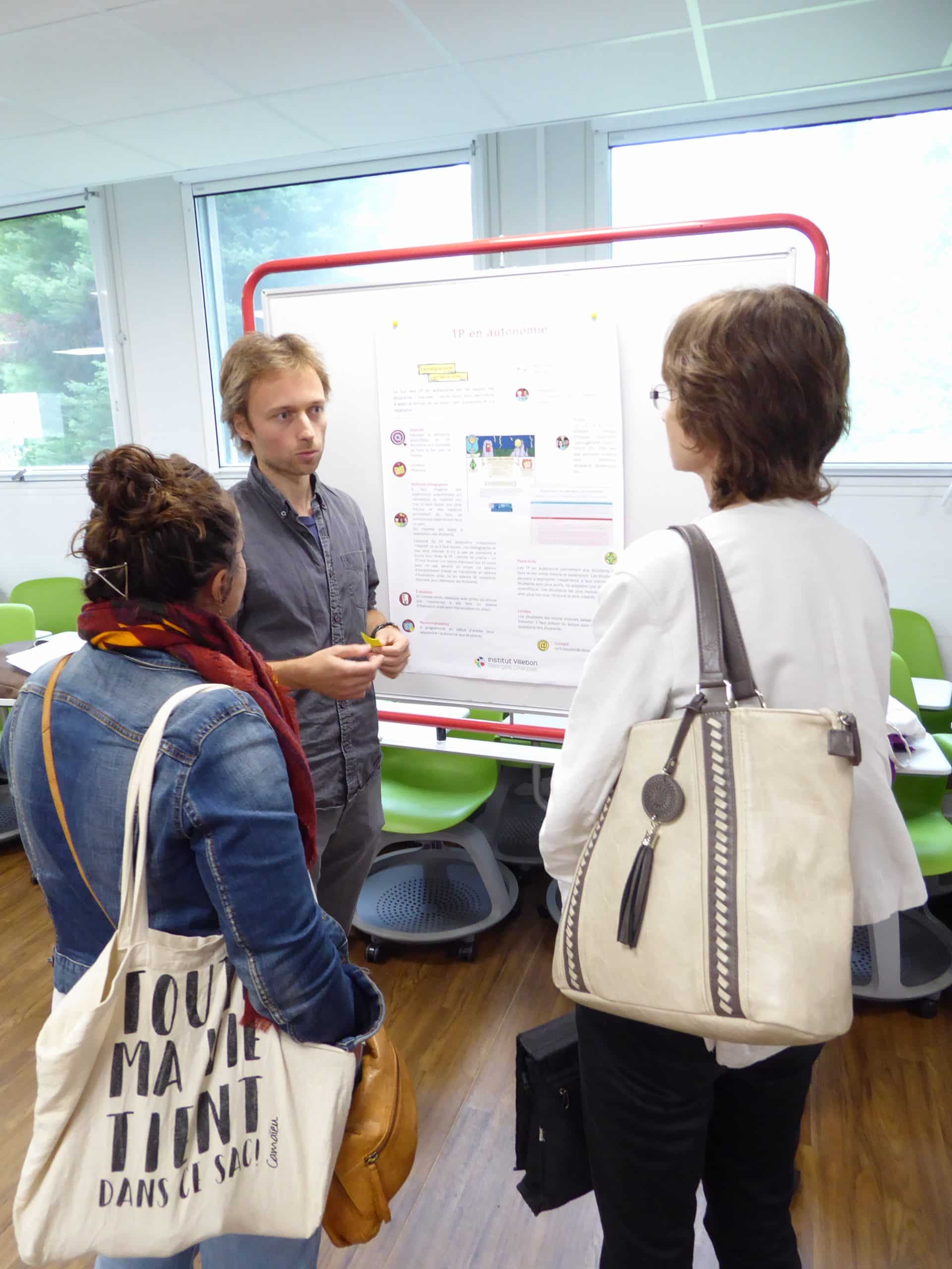 Les enseignants de l'institut présentent leurs pratiques pédagogiques à leurs pairs