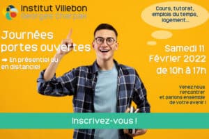 Jeune homme souriant, chemise à carreaux et lunettes le doigt levé sur fond jaune